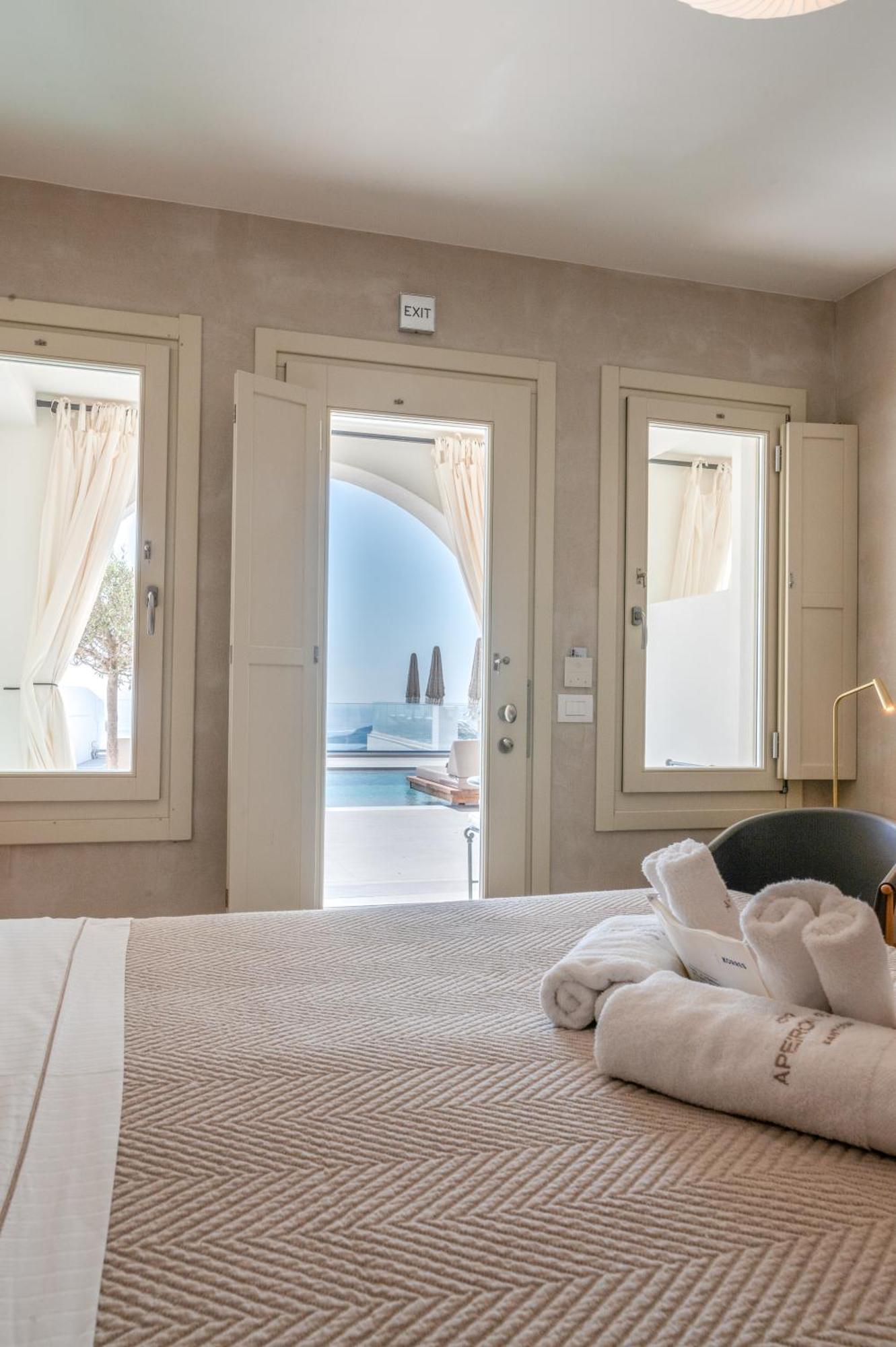 Apeiron Blue Santorini - Sustainable Adults Only 14 Plus Fira  Rom bilde