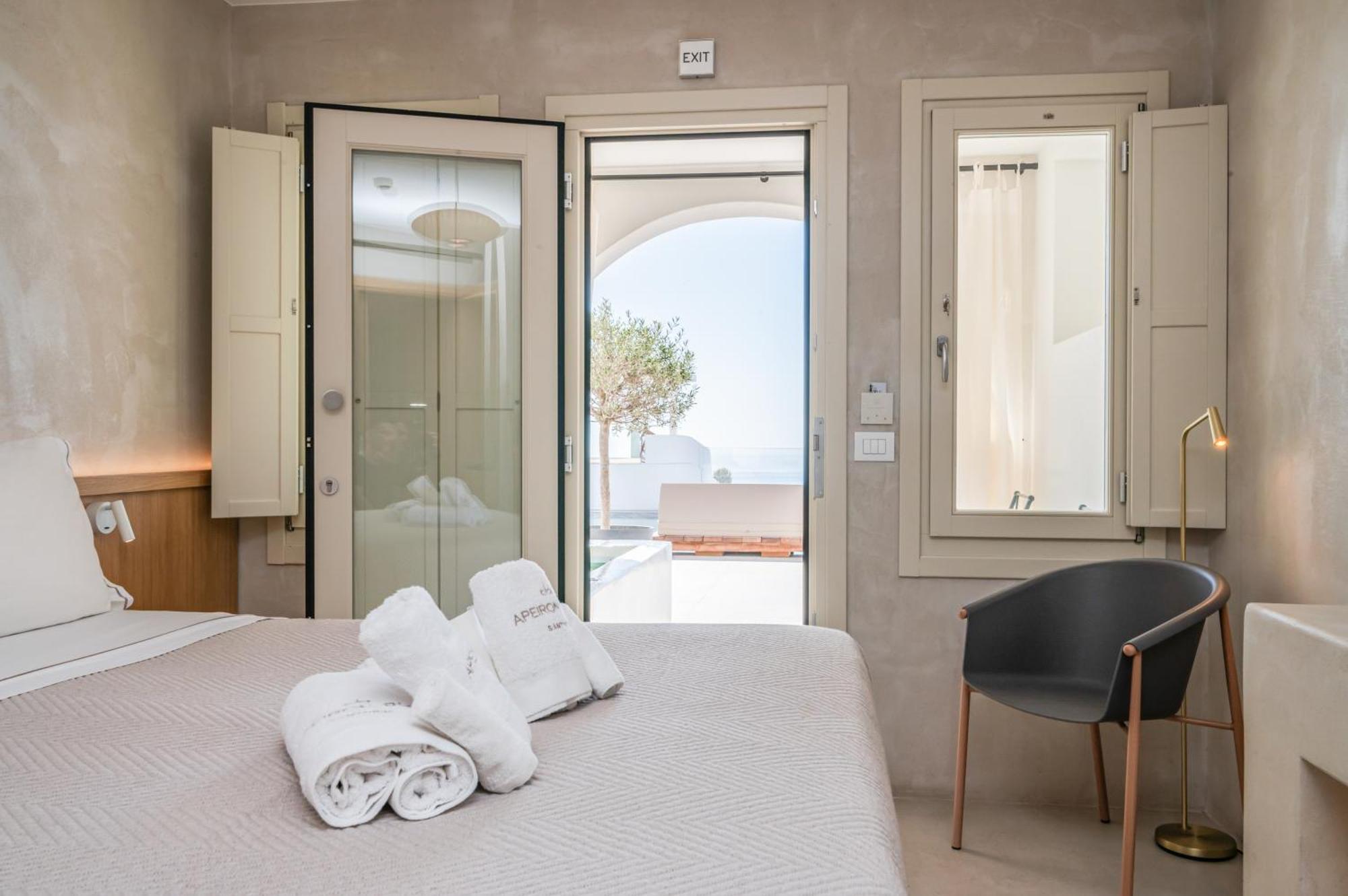 Apeiron Blue Santorini - Sustainable Adults Only 14 Plus Fira  Rom bilde