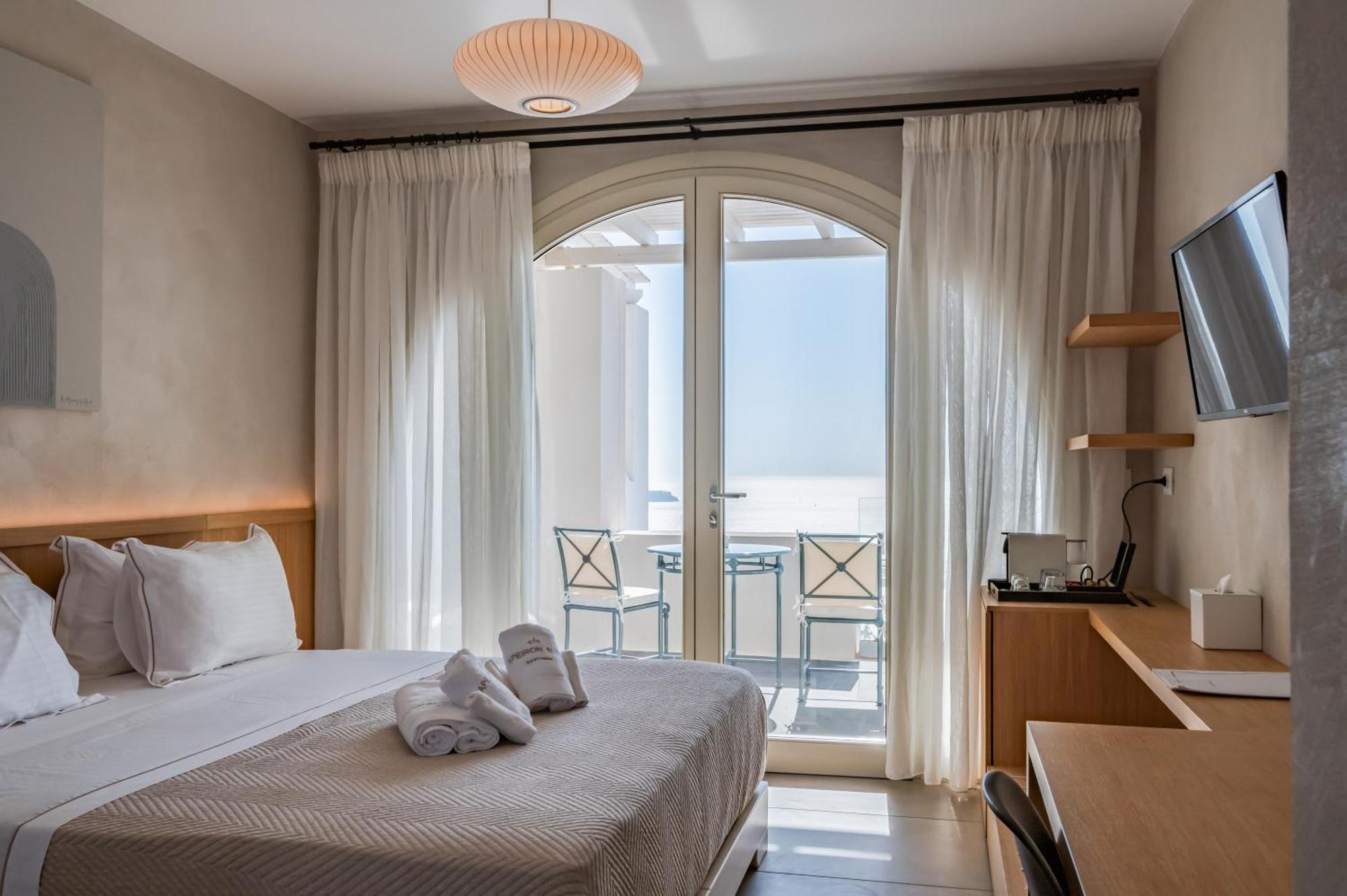 Apeiron Blue Santorini - Sustainable Adults Only 14 Plus Fira  Rom bilde